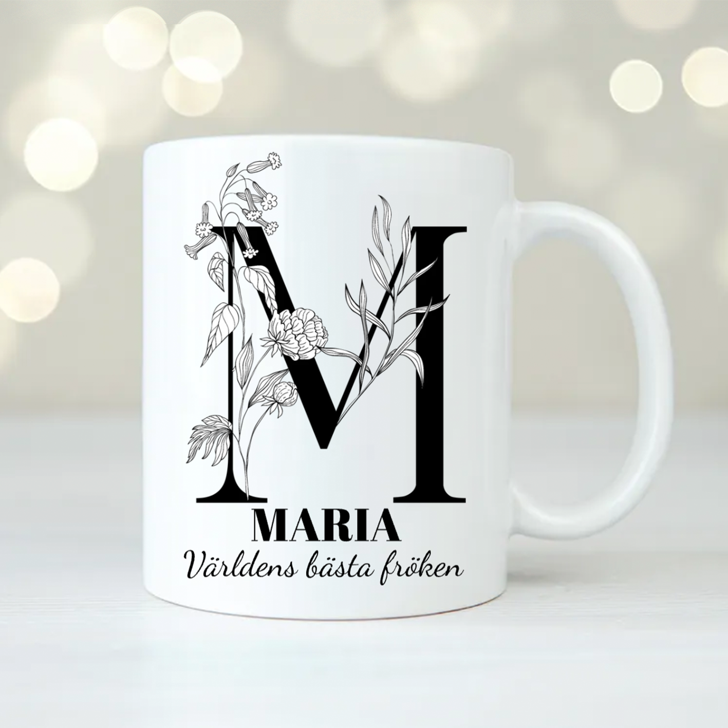 Blommig bokstav | B&W | Personlig mugg